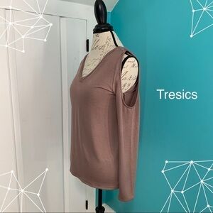 TRESICS Cold Shoulder Long Sleeve Top